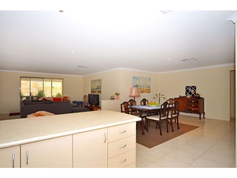 32 Litchfield Crescent, Carramar WA 6031