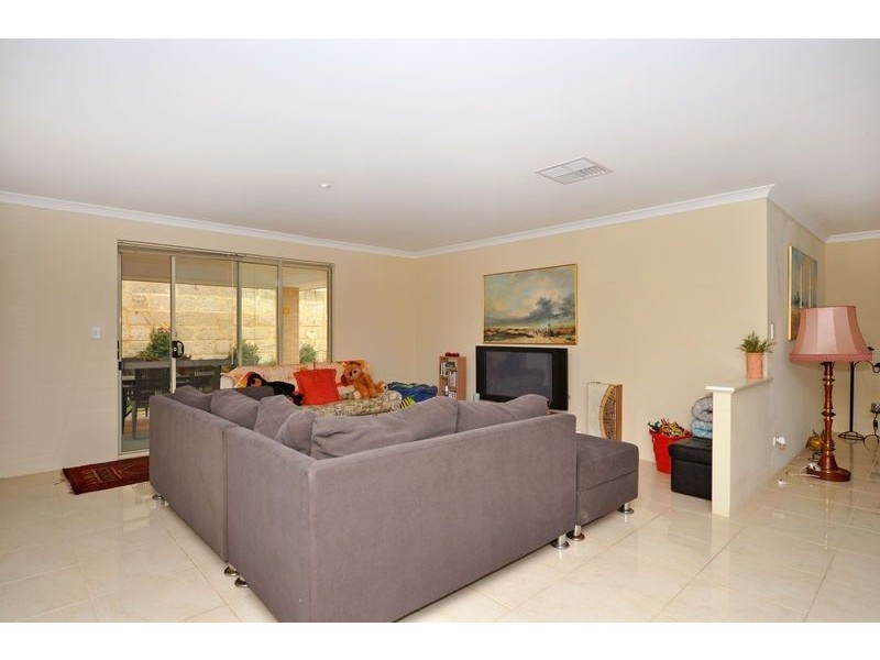 32 Litchfield Crescent, Carramar WA 6031