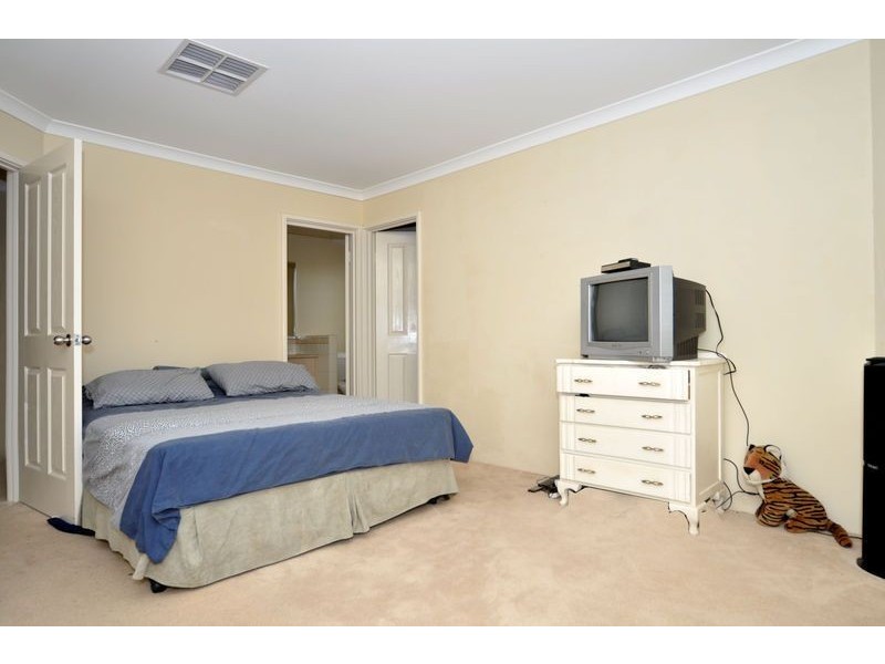 32 Litchfield Crescent, Carramar WA 6031
