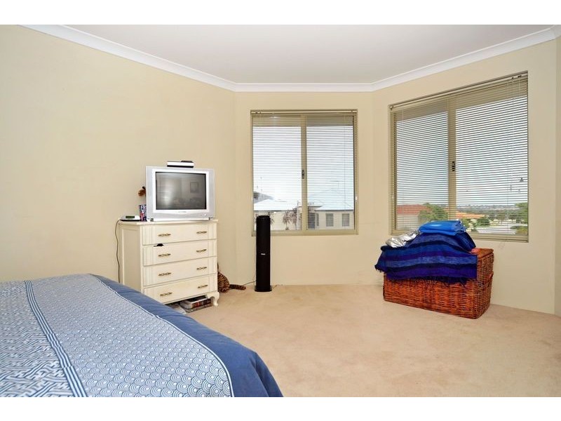 32 Litchfield Crescent, Carramar WA 6031