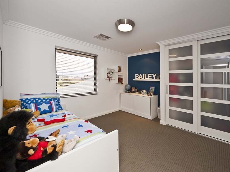 8 Whitewater Lookout, Iluka WA 6028