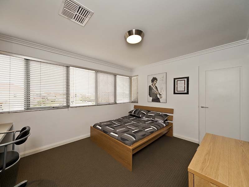 8 Whitewater Lookout, Iluka WA 6028