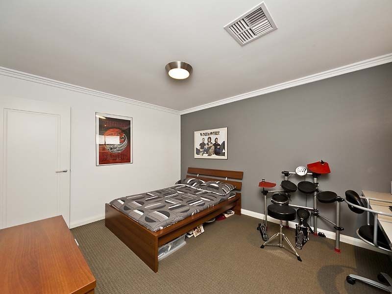 8 Whitewater Lookout, Iluka WA 6028