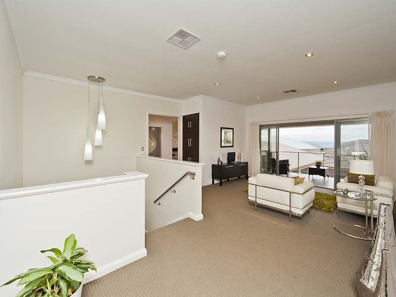 8 Whitewater Lookout, Iluka WA 6028