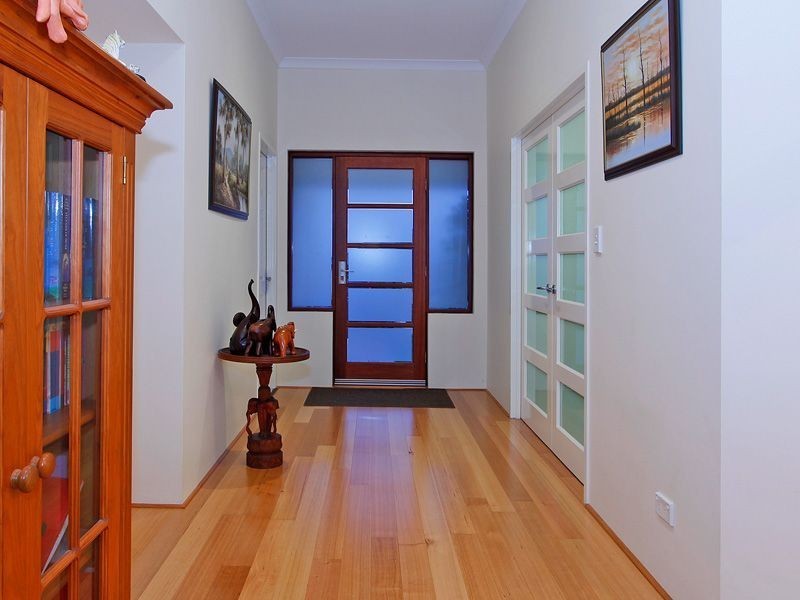 25 Westwood Meander, Carramar WA 6031