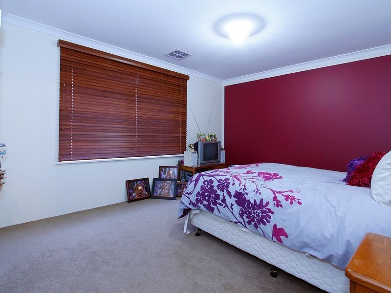 25 Westwood Meander, Carramar WA 6031