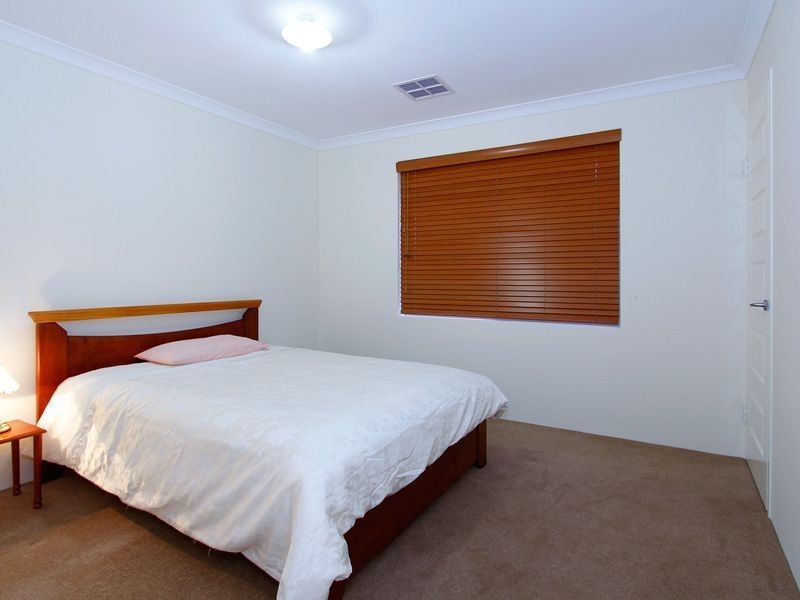 25 Westwood Meander, Carramar WA 6031