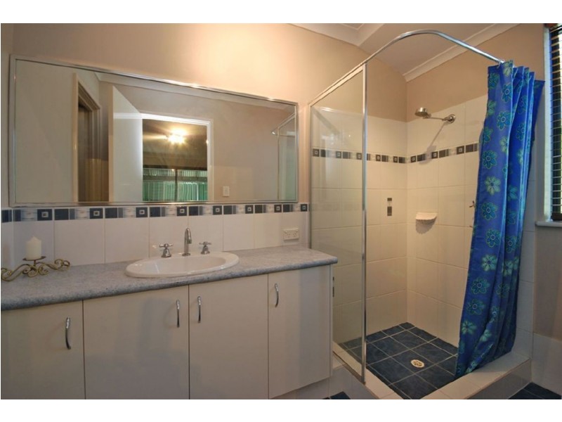 15 Retreat Green, Banksia Grove WA 6031