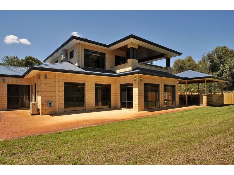 25 Louise Place, Gnangara WA 6077