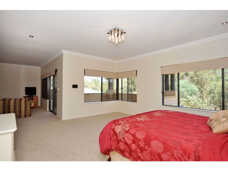 25 Louise Place, Gnangara WA 6077
