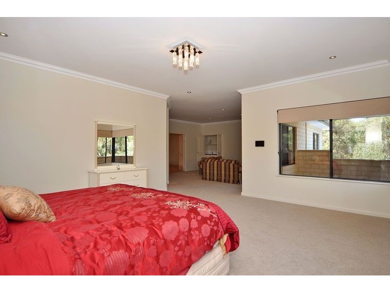 25 Louise Place, Gnangara WA 6077