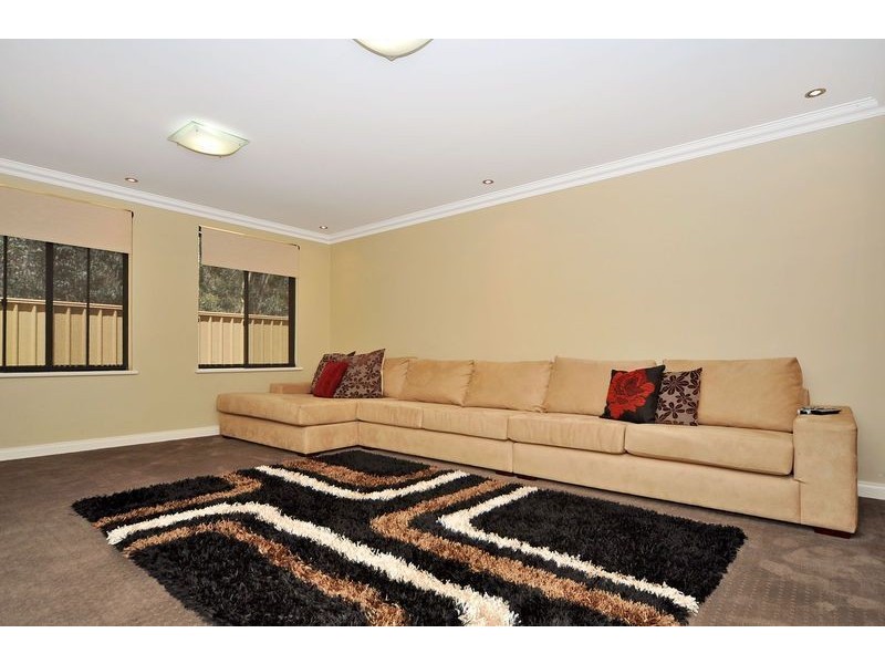 25 Louise Place, Gnangara WA 6077