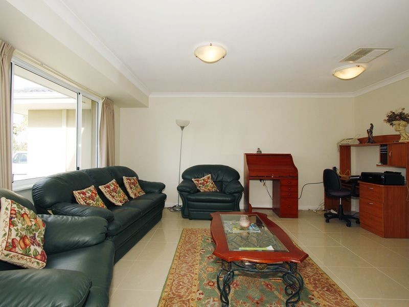 8 Smoothstone Court, Joondalup WA 6027
