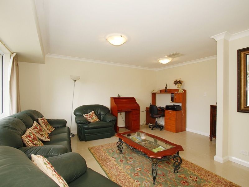 8 Smoothstone Court, Joondalup WA 6027