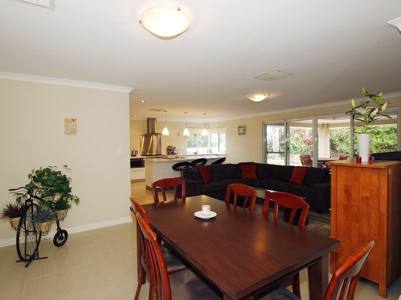 8 Smoothstone Court, Joondalup WA 6027