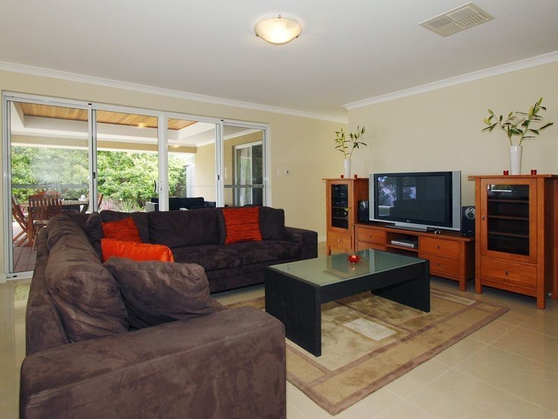 8 Smoothstone Court, Joondalup WA 6027