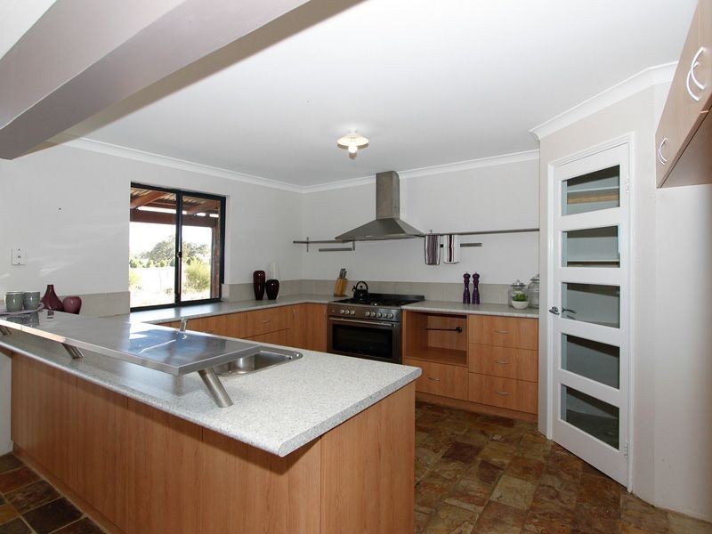 176 Ayrshire Loop, Lower Chittering WA 6084