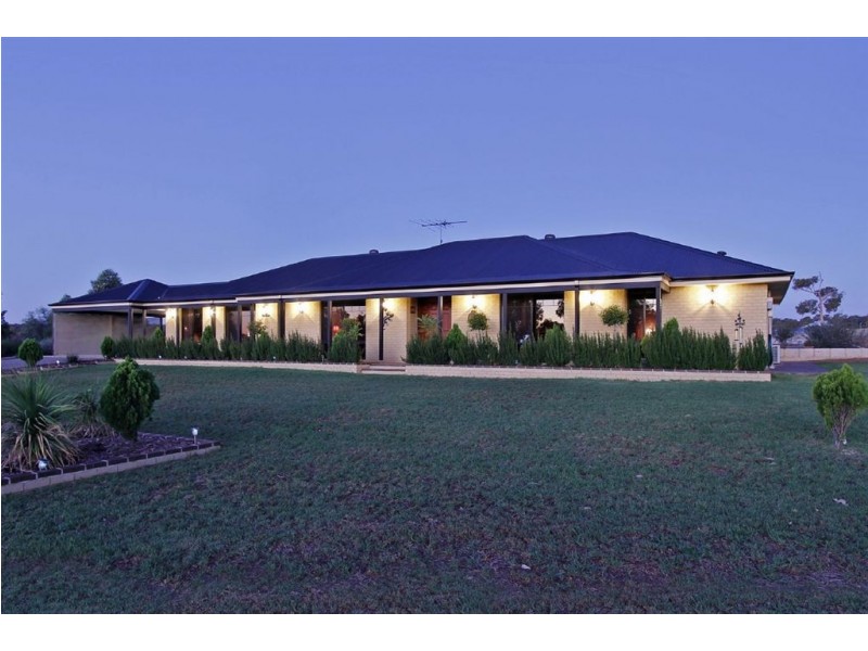 115 Sussex Bend, Lower Chittering WA 6084