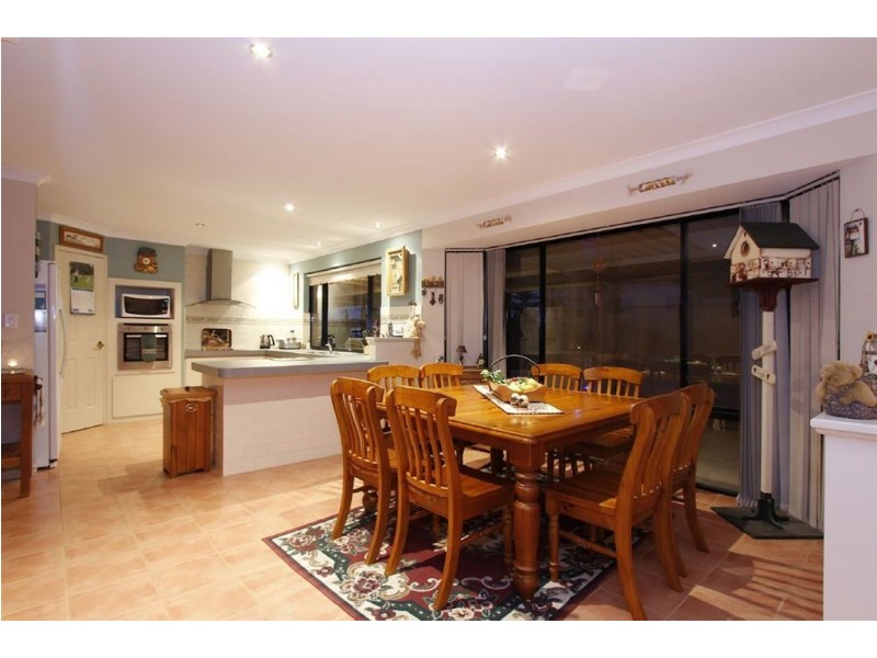 115 Sussex Bend, Lower Chittering WA 6084