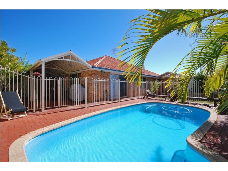 16 Regina Loop, Currambine WA 6028