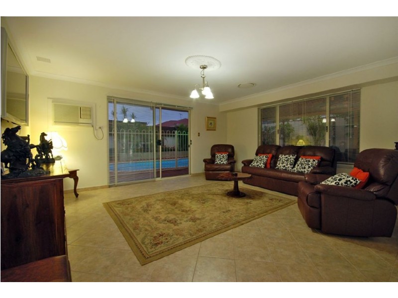 16 Regina Loop, Currambine WA 6028