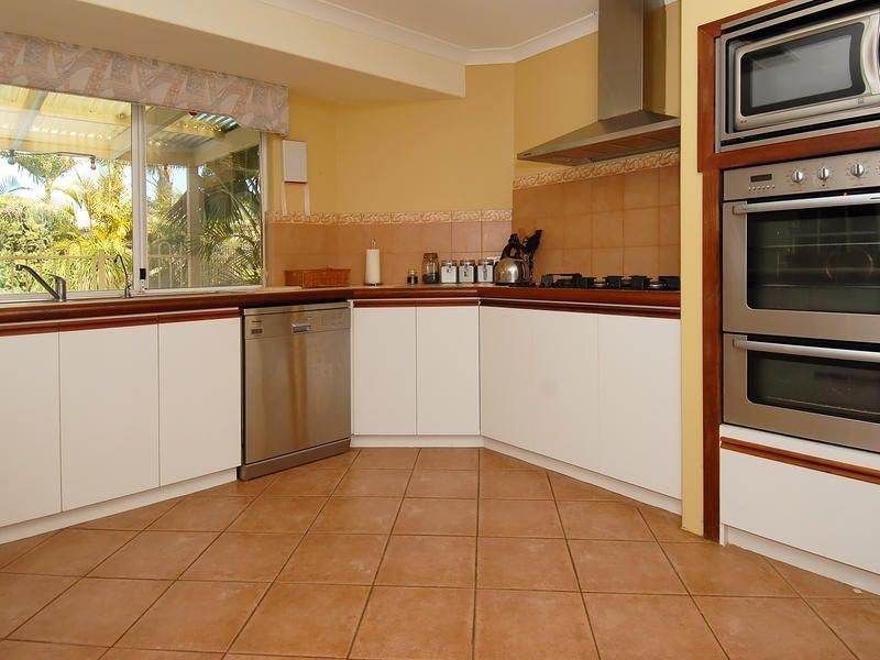 15 Greysmith Gardens, Woodvale WA 6026