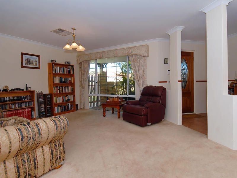 15 Greysmith Gardens, Woodvale WA 6026