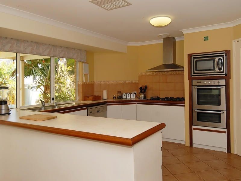 15 Greysmith Gardens, Woodvale WA 6026