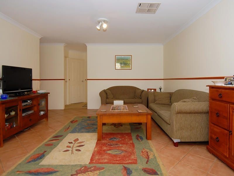 15 Greysmith Gardens, Woodvale WA 6026