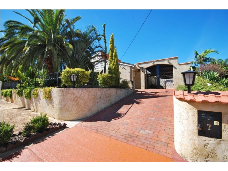 7 Wonambi Way, Wanneroo WA 6065