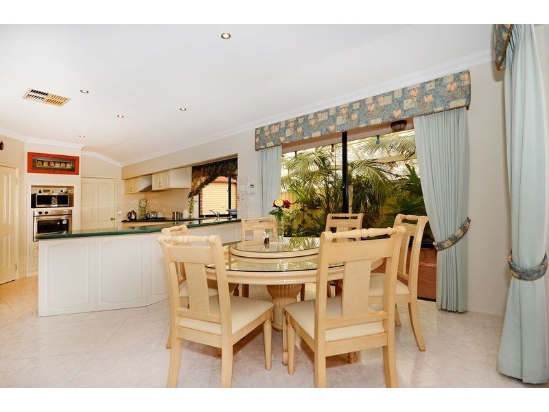 39 Dalecross Avenue, Madeley WA 6065