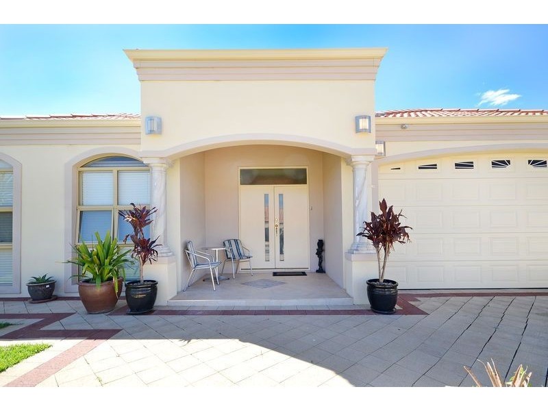 10 Hardcastle Avenue, Landsdale WA 6065