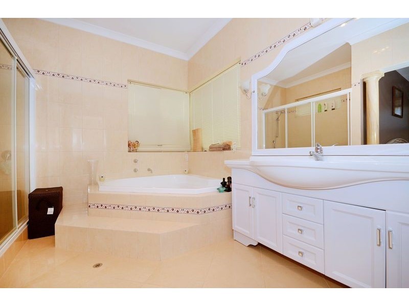 10 Hardcastle Avenue, Landsdale WA 6065