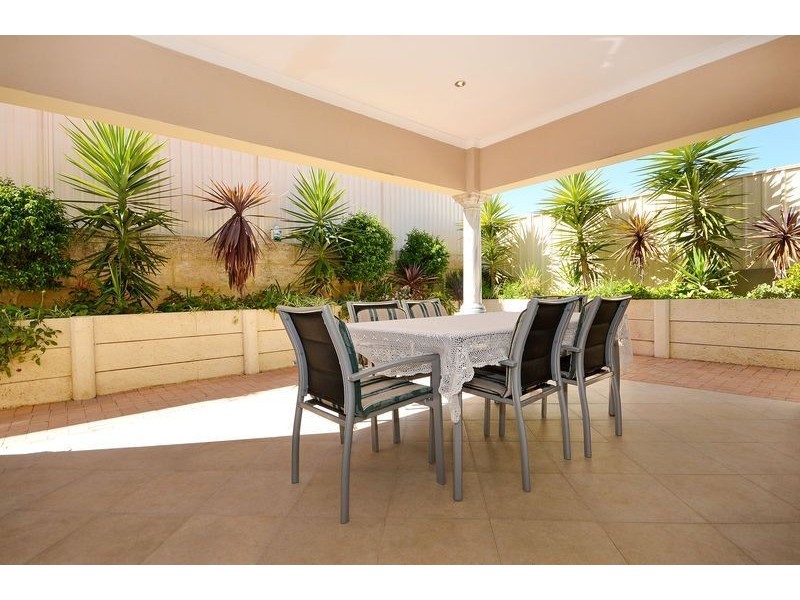 10 Hardcastle Avenue, Landsdale WA 6065