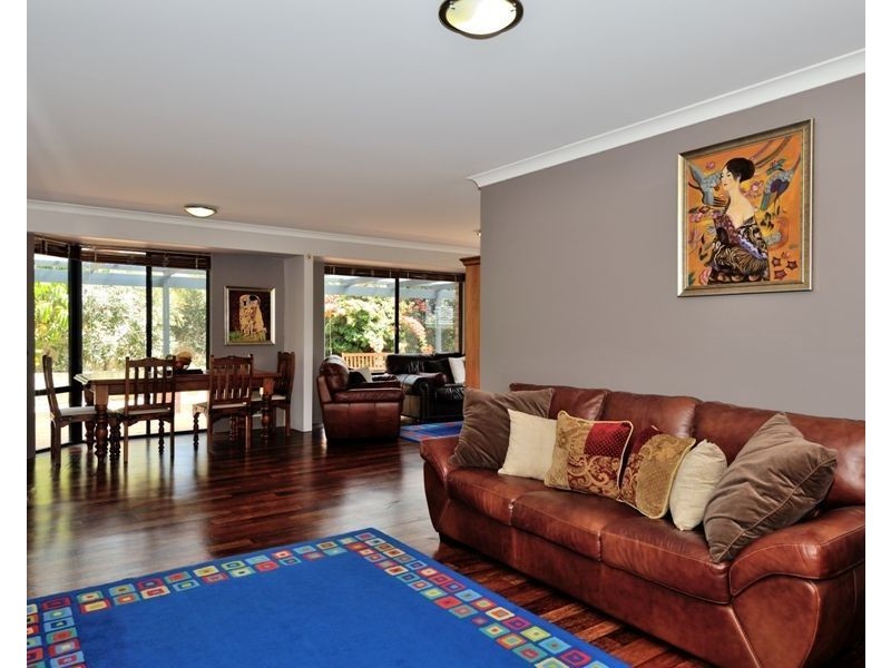 10 Lochnagar Way, Kinross WA 6028