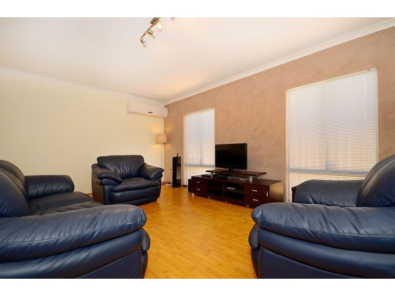 21 Fairvale Bend, Madeley WA 6065