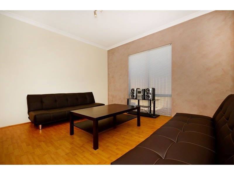 21 Fairvale Bend, Madeley WA 6065