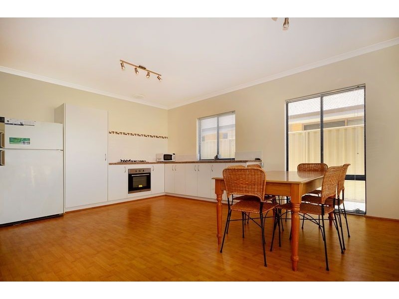 21 Fairvale Bend, Madeley WA 6065