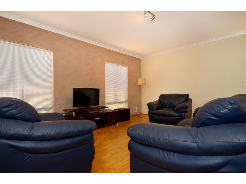 21 Fairvale Bend, Madeley WA 6065