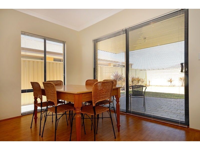 21 Fairvale Bend, Madeley WA 6065