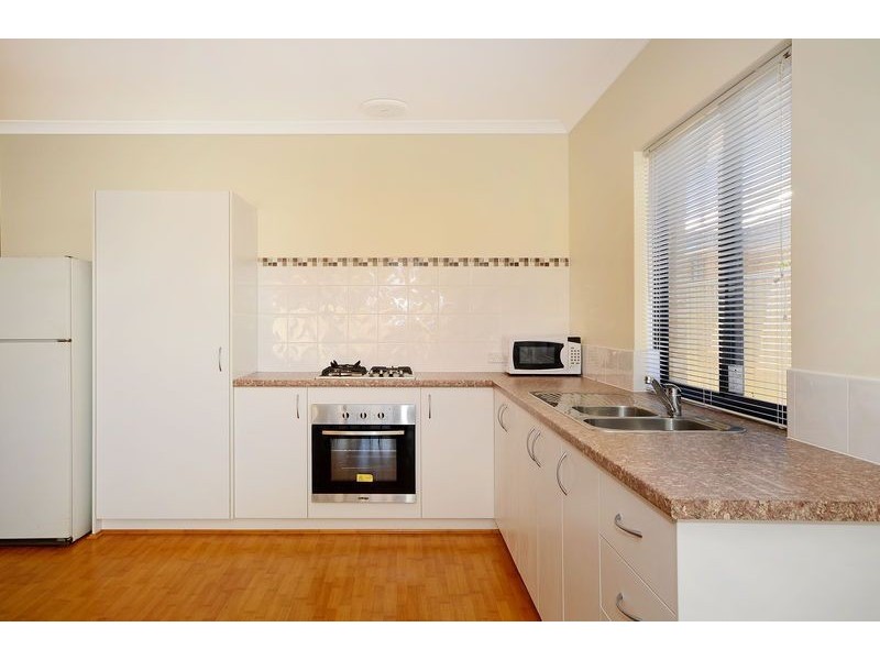 21 Fairvale Bend, Madeley WA 6065