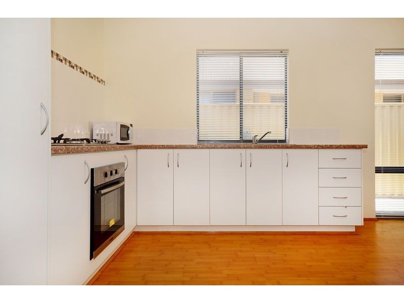 21 Fairvale Bend, Madeley WA 6065