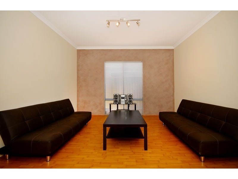 21 Fairvale Bend, Madeley WA 6065