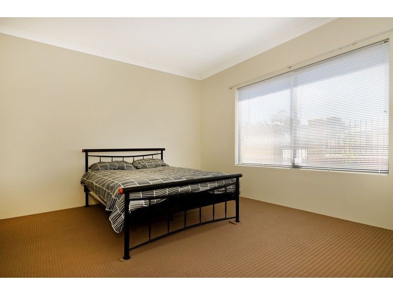 21 Fairvale Bend, Madeley WA 6065