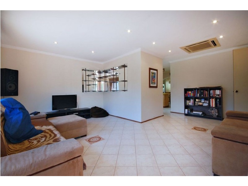 10 Arawa Place, Craigie WA 6025