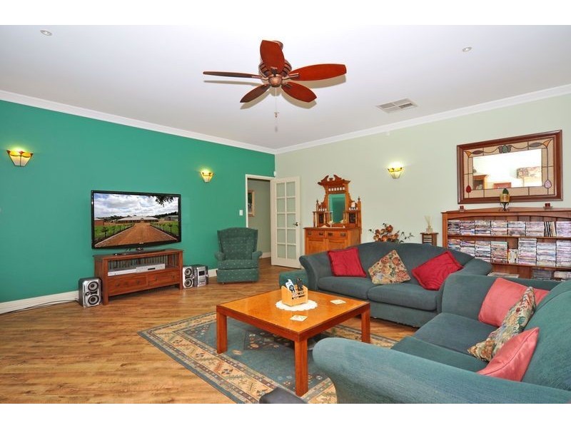 141 Townsend Road, Mariginiup WA 6065