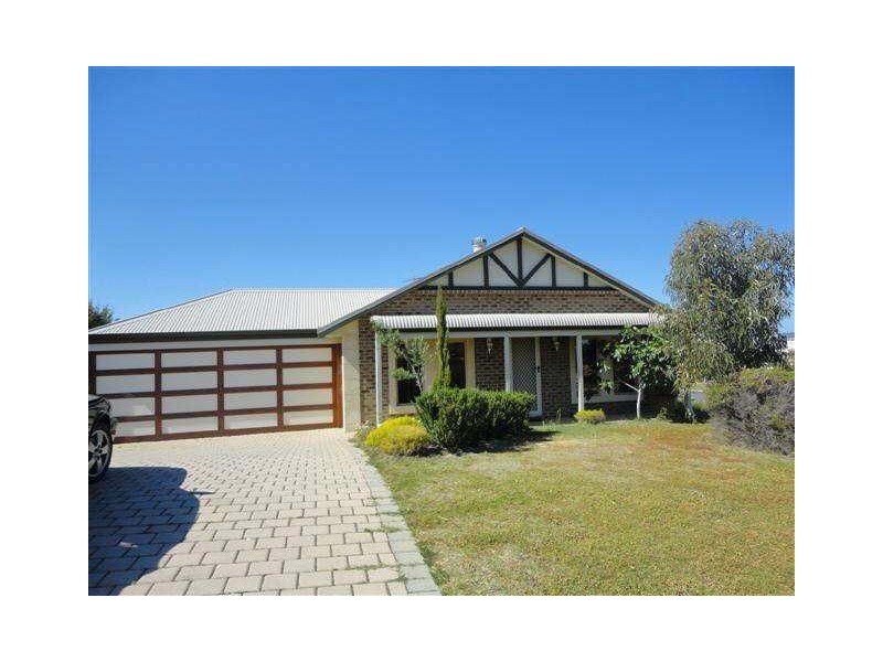 2 Bennevis Turn, Kinross WA 6028