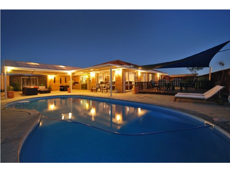 18 Whitecliffe Square, Iluka WA 6028