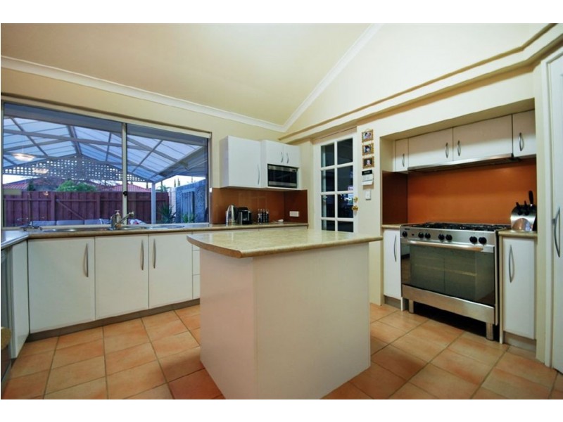 18 Whitecliffe Square, Iluka WA 6028
