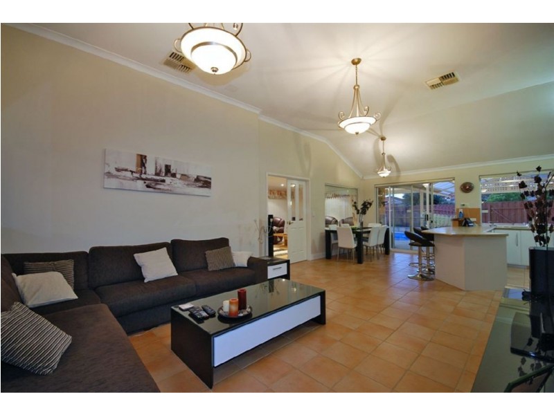 18 Whitecliffe Square, Iluka WA 6028